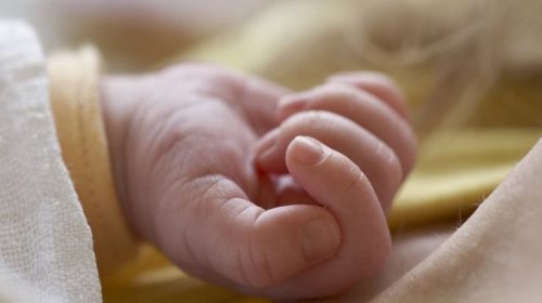 Γυναίκα εγκεφαλικά νεκρή για 3 μήνες γέννησε αγοράκι