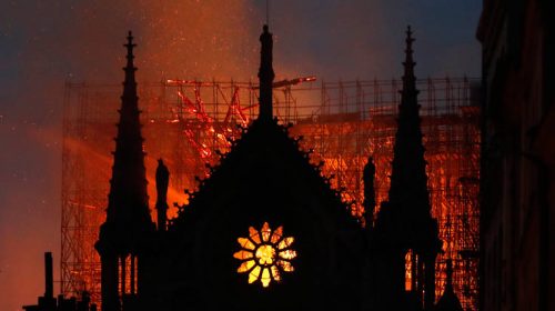 Παναγία των Παρισίων: Η ηρωική προσπάθεια 20 πυροσβεστών που έσωσαν σε μισή ώρα τον ναό