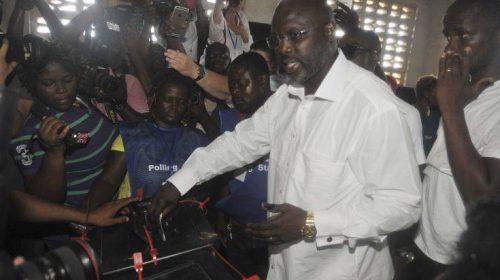 Δυο φίδια «εξόρισαν» τον Τζορτζ Γουεά από το γραφείο του