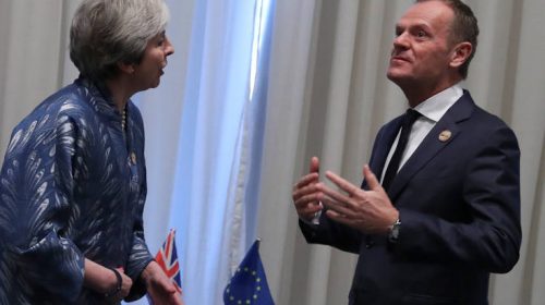 «Παρέμβαση» Τουσκ για να λυθεί το αδιέξοδο στο Brexit