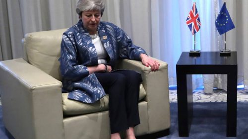 Σε Γαλλία και Γερμανία αναζητεί λύση στο αδιέξοδο του Brexit η Τερέζα Μέι