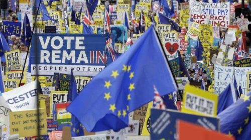 Δε εγκαταλείπουν την ιδέα του δεύτερου δημοψηφίσματος για το Brexit οι Εργατικοί