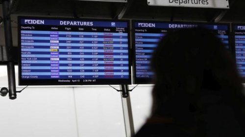 Εκατοντάδες πτήσεις ακυρώθηκαν στο Σικάγο λόγω καθυστερημένης χιονοθύελλας