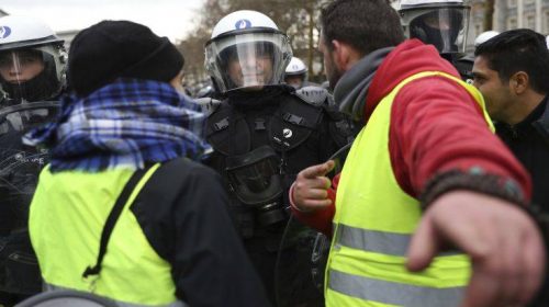 Κίτρινα Γιλέκα: Φυλάκιση με αναστολή σε άνδρα που προέτρεπε τους αστυνομικούς ν’ αυτοκτονήσουν