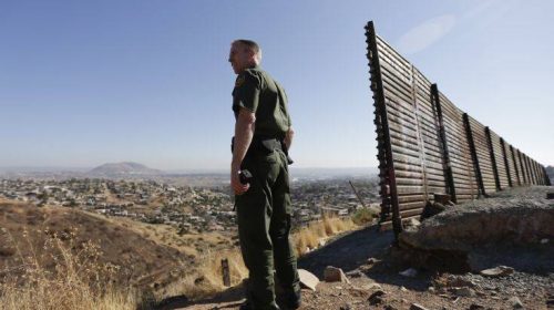 Μια κρύο, μια ζέστη ο Λευκός Οίκος για το κλείσιμο των συνόρων με το Μεξικό