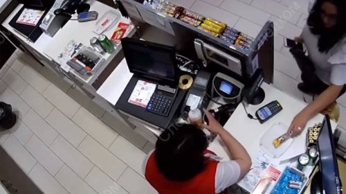 Η μητέρα που αγόρασε σοκολάτα για τα παιδιά της πριν τα στραγγαλίσει