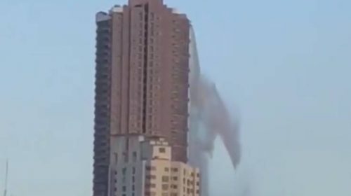 Νερά πισίνας πέφτουν από ουρανοξύστη την ώρα του σεισμού στις Φιλιππίνες