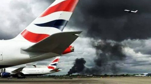 Μεγάλη πυρκαγιά κοντά στο αεροδρόμιο του Χίθροου