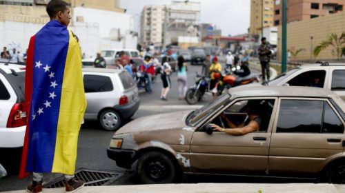 Οι Ρώσοι στρατιωτικοί θα παραμείνουν στη Βενεζουέλα «όσο χρειαστεί»
