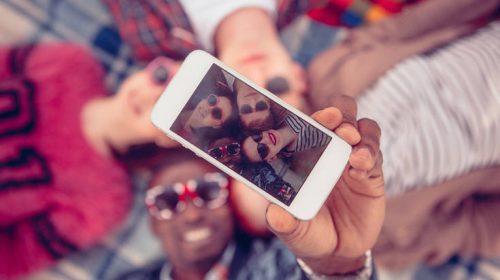 Τρεις έφηβοι σκοτώθηκαν ενώ έβγαζαν selfies