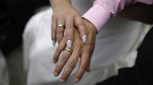 Το ομοφοβικό περιβάλλον και η «στρατηγική» μελών της ΛΟΑΤΚΙ