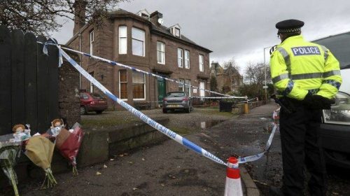 Της έκοψε το χέρι και το πήρε μαζί του γιατί ήθελε τα δαχτυλίδια της