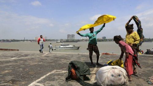 Στο Μπανγκλαντές ο φονικός κυκλώνας Φάνι μετά την καταστροφή στην Ινδία