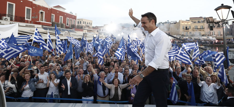 «Βούλιαξε» το λιμάνι στην ομιλία Μητσοτάκη στα Χανιά: Θα πάμε μπροστά με όλους για το καλό όλων «Βούλιαξε» το λιμάνι στην ομιλία Μητσοτάκη στα Χανιά: Θα πάμε μπροστά με όλους για το καλό όλων