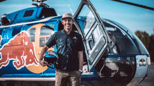 Πιλότος ακροβατικών ελικοπτέρων των Flying Bulls προσφέρει ένα μοναδικό υπερθέαμα