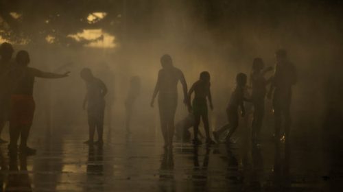 Συνεχίζει να σκορπά το θάνατο στην Ινδία ο καύσωνας