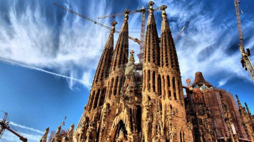 Η Σαγράδα Φαμίλια μετά από 137 χρόνια απέκτησε νόμιμη άδεια οικοδομής