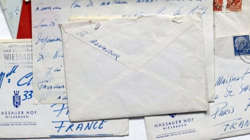 Η ερωτική αλληλογραφία του Σαρλ Αζναβούρ στο σφυρί