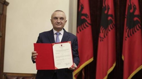 Αλβανία: Το κοινοβούλιο υπερψήφισε την πρόταση μομφής εναντίον του προέδρου Μέτα
