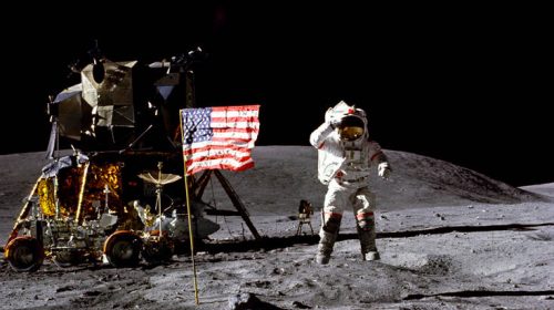 Τιτίβισμα… γρίφος του Τραμπ για την επιστροφή του ανθρώπου στη σελήνη