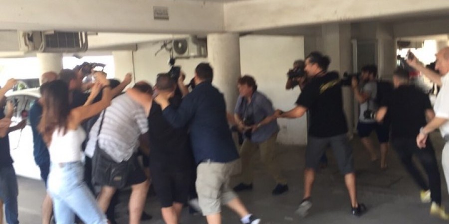 «Κατήγγειλα βιασμό επειδή με βιντεοσκόπησαν» -Με καλυμμένο το πρόσωπο η 19χρονη στο δικαστήριο «Κατήγγειλα βιασμό επειδή με βιντεοσκόπησαν» -Με καλυμμένο το πρόσωπο η 19χρονη στο δικαστήριο