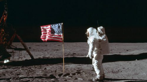 Η NASA γιορτάζει την επέτειο του Apollo 11 και περιμένει την επιστροφή στη Σελήνη