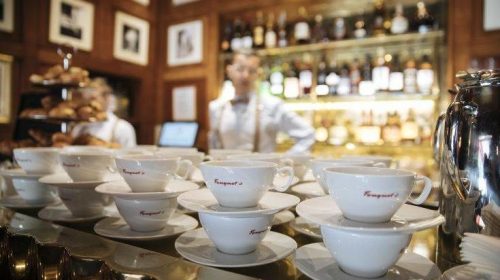 Άνοιξε η διάσημη μπρασερί στο Παρίσι που λεηλατήθηκε σε διαδήλωση των «κίτρινων γιλέκων»