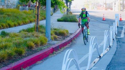 Τρισδιάστατη οδική σήμανση προστατεύει τους ποδηλάτες