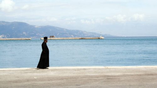 Κύπριος ιεράρχης έδωσε εξήγηση για το «πώς δημιουργούνται οι ομοφυλόφιλοι»