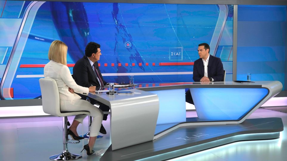 «Φωτιά» στο Twitter για τις απαντήσεις του πρωθυπουργού «Φωτιά» στο Twitter για τις απαντήσεις του πρωθυπουργού