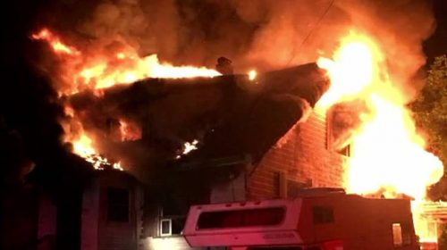 Εικοσάχρονος όρμησε σε φλεγόμενο σπίτι για να σώσει την ανιψιά του