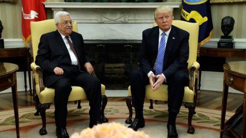 Ο Τραμπ πρόθυμος να συμπεριλάβει τον Αμπάς στην ειρηνευτική πρόταση