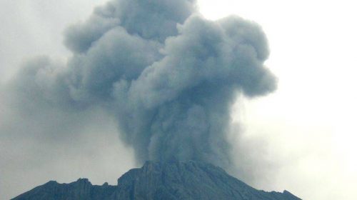 Έκρηξη ηφαιστείου προκαλεί πανικό στην Ινδονησία
