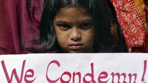 Ανήλικη θύμα βιασμού ζήτησε βοήθεια από δύο άνδρες κι εκείνοι την ξαναβίασαν