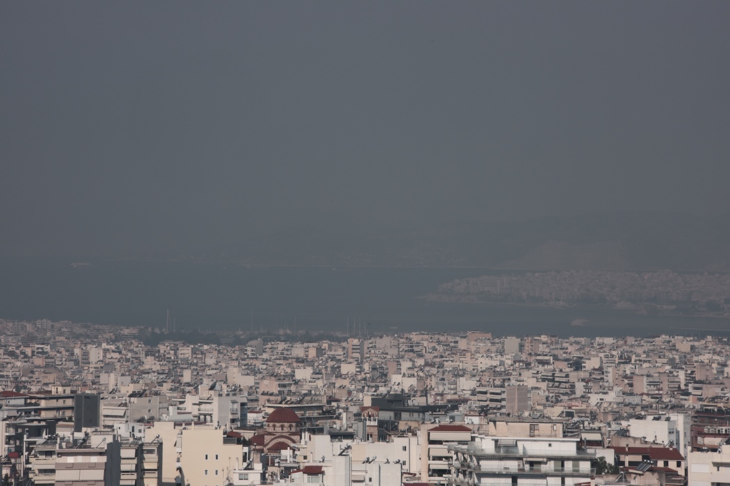 «Χάθηκε» η Ακρόπολη από τον καπνό «Χάθηκε» η Ακρόπολη από τον καπνό