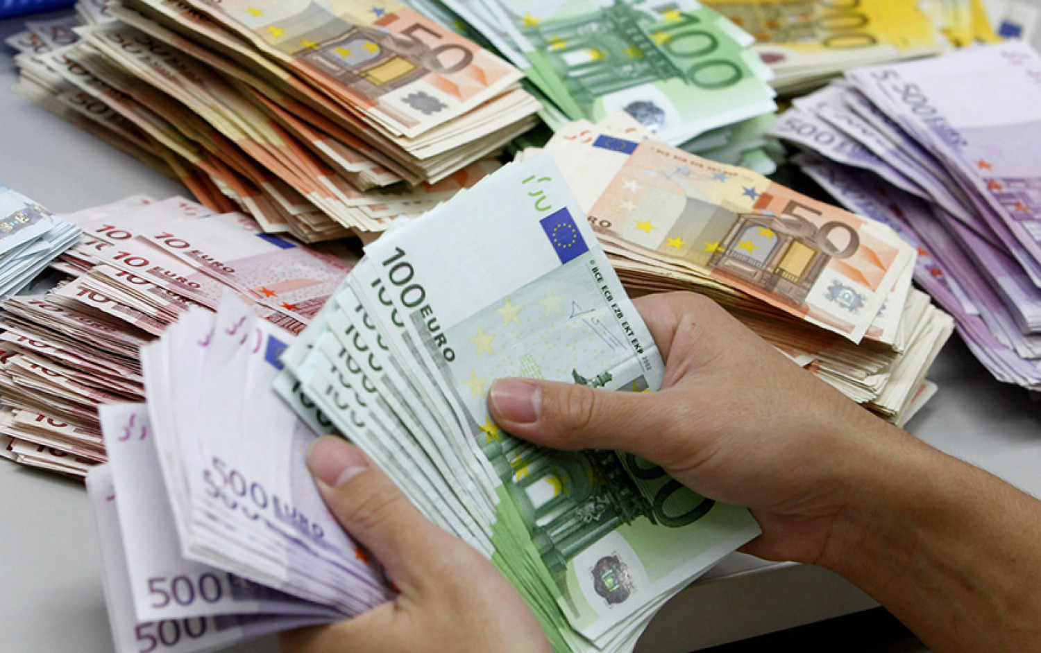Επίδομα 240 ευρώ! Σας αφορά! Επίδομα 240 ευρώ! Σας αφορά!