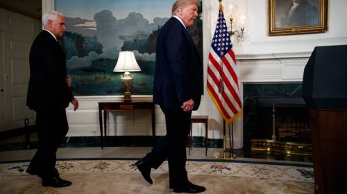 Ο Ντόναλντ Τραμπ εξετάζει τρόπους περιορισμού της βίας και της οπλοκατοχής