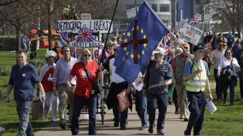 «Πάση θυσία» Brexit θέλει το 54% των Βρετανών