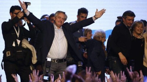 Ο κεντροαριστερός Αλμπέρτο Φερνάντες νικητής των εκλογών στην Αργεντινή