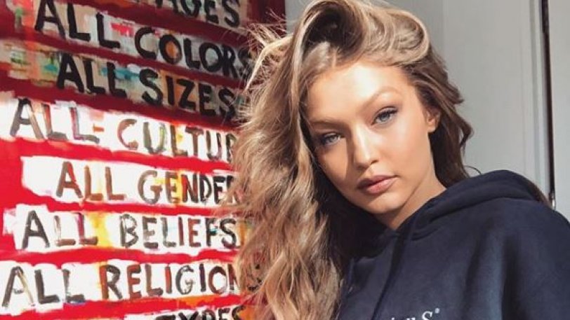 Συνεχίζει την «κλάψα» Gigi Hadid και ρίχνει νέο φαρμάκι εναντίον Μυκόνου και ΕΛ.ΑΣ Συνεχίζει την «κλάψα» Gigi Hadid και ρίχνει νέο φαρμάκι εναντίον Μυκόνου και ΕΛ.ΑΣ