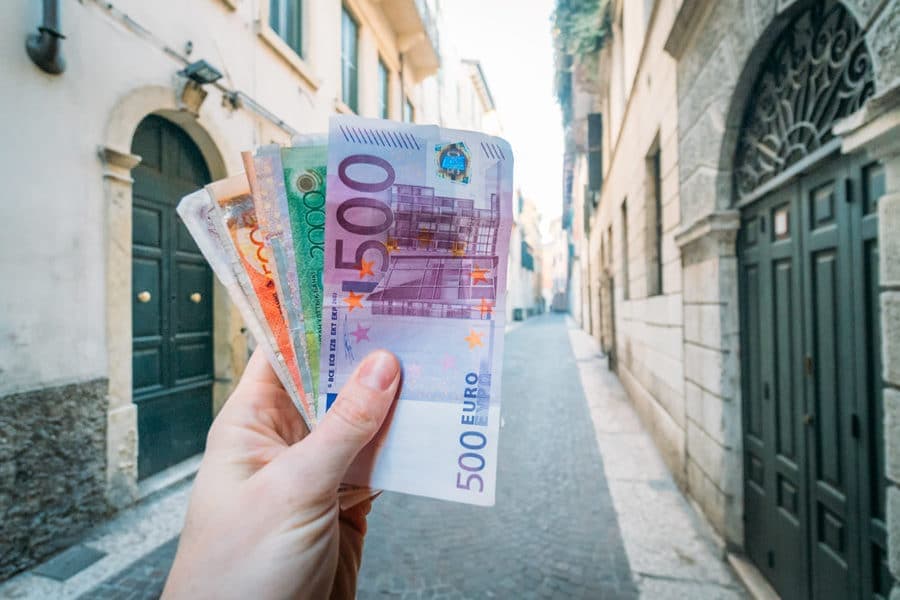 Δέκα απίθανοι τρόποι που οι άνθρωποι βγάζουν πολλά χρήματα Δέκα απίθανοι τρόποι που οι άνθρωποι βγάζουν πολλά χρήματα