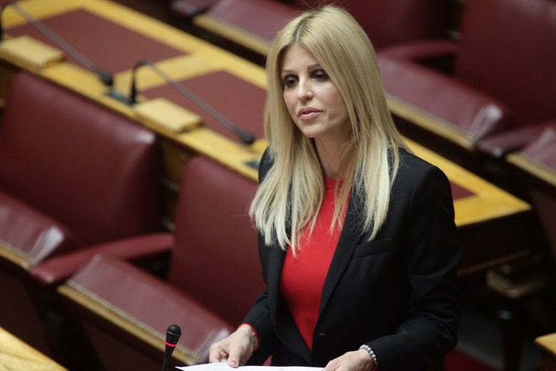 Έλενα Ράπτη: Ποιόν παντρεύτηκε κρυφά η βουλευτής της ΝΔ; Έλενα Ράπτη: Ποιόν παντρεύτηκε κρυφά η βουλευτής της ΝΔ;