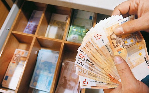 Αυξήσεις μισθών εξετάζει η κυβέρνηση – Τα δύο σενάρια Αυξήσεις μισθών εξετάζει η κυβέρνηση – Τα δύο σενάρια
