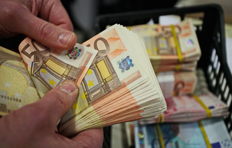 Τραπεζικές καταθέσεις: Ποιοι θα πληρώσουν φόρο Τραπεζικές καταθέσεις: Ποιοι θα πληρώσουν φόρο