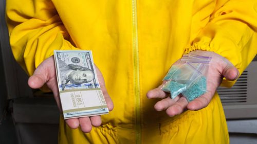 Βρήκαν ναρκωτικά και μετρητά στο αιδοίο της και είπε πως… δεν ήταν δικά της