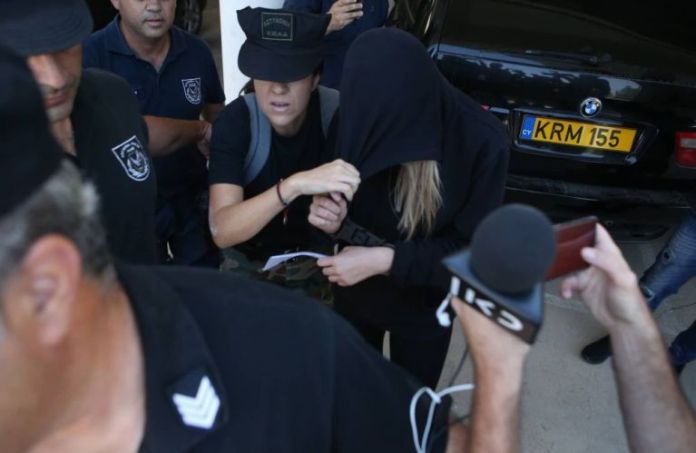 Υπόθεση ομαδικού βιασμού: «Οι αστυνομικοί με ανάγκασαν να αποσύρω την καταγγελία» Υπόθεση ομαδικού βιασμού: «Οι αστυνομικοί με ανάγκασαν να αποσύρω την καταγγελία»