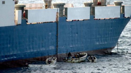 Δεκαεπτά ναυτικοί από Ουκρανία και Κίνα απήχθησαν σε επιθέσεις πειρατών στα ανοικτά του Καμερούν