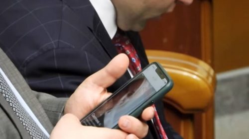 Ουκρανός βουλευτής έκλεινε ραντεβού με ιερόδουλη την ώρα συνεδρίας του Κοινοβουλίου