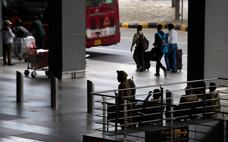 Αστυνομικός σε αεροδρόμιο ανάγκασε γυναίκα με αναπηρία «να βγάλει το παντελόνι της» Αστυνομικός σε αεροδρόμιο ανάγκασε γυναίκα με αναπηρία «να βγάλει το παντελόνι της»