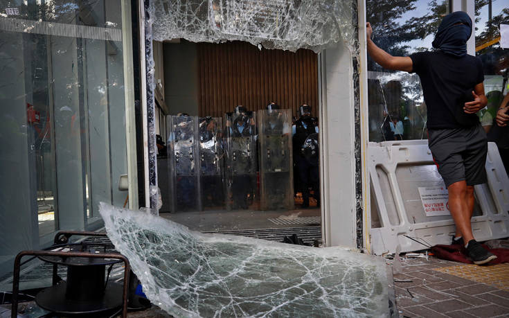 «Νίπτουν τας χείρας τους» οι ασφαλιστικές στο Χονγκ Κονγκ για ζημιές από την «κοινωνική αναταραχή» «Νίπτουν τας χείρας τους» οι ασφαλιστικές στο Χονγκ Κονγκ για ζημιές από την «κοινωνική αναταραχή»